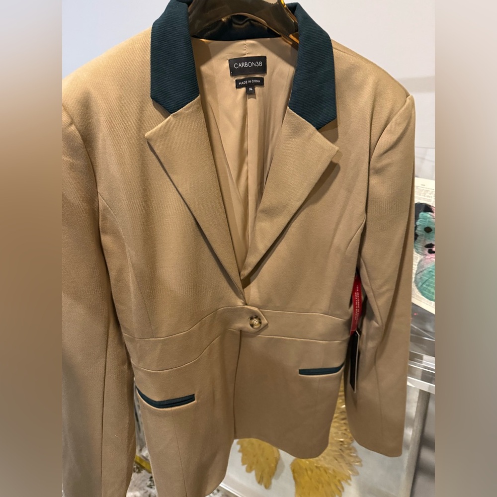 Carbon 38 Slim Tan One Button Blazer with Green Accent Collar and pocket trim - Picture 13 of 13
